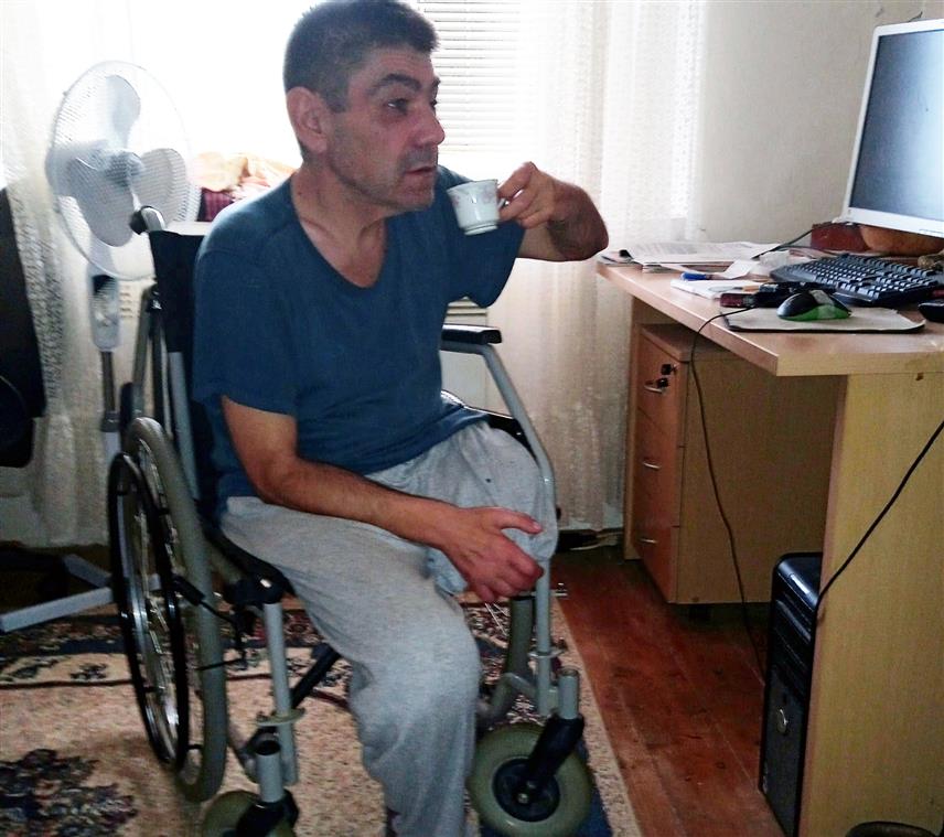 БЕРКОВИЋИ, 18. СЕПТЕМБРА /СРНА/ - Драган Самарџић из Берковића, познатији као Шеф, готово пет деценија води тиху борбу са дијабетесом - 49 година узима инсулин, али није изгубио животну вољу и снагу, води активан друштвени живот и представља примјер и инспирацију у својом мјесту, али и за све који се боре са овом болешћу.