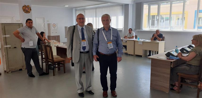 САРАЈЕВО, 19. СЕПТЕМБРА /СРНА/ - Чланови Централне изборне комисије БиХ посматрали су редовне изборе за Вијеће града Јеревана у Јерменији.