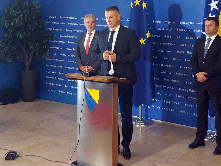 САРАЈЕВО, 19. СЕПТЕМБРА /СРНА/ - Министар безбједности у Савјету министара Ненад Нешић на конференцији за новинаре након састанка са шефом Делегације ЕУ Јоханом Сатлером.