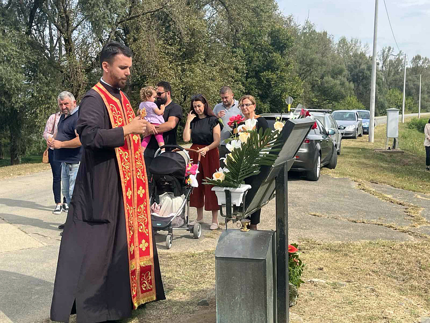 КОЗАРСКА ДУБИЦА, 19. СЕПTЕМБРА /СРНА/ - Код спомен-обиљежја посљедњем погинулом борцу са подручја Козарске Дубице Зорану Булићу, обиљежен је Дан побједе, у оквиру "Септембарских дана одбране".