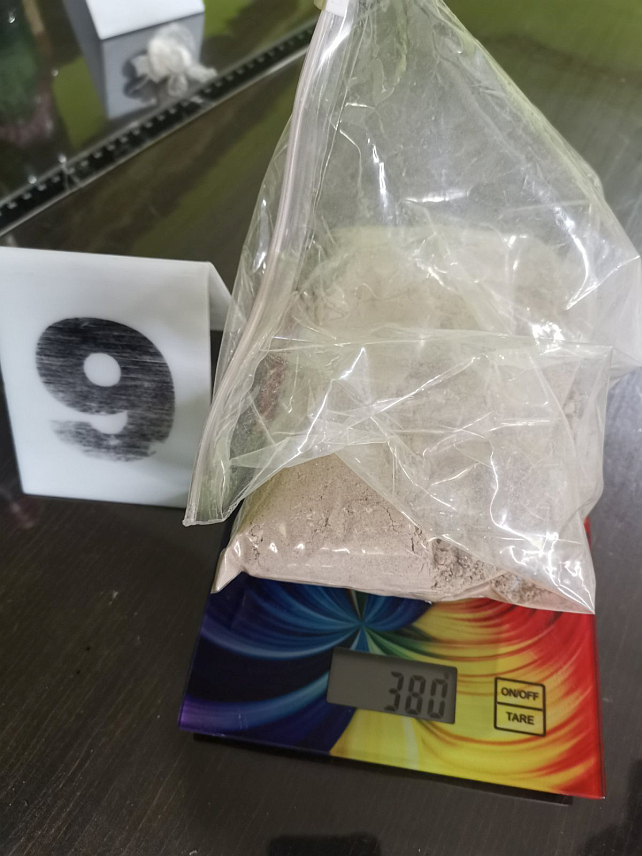 БАЊАЛУКА, 19. СЕПТЕМБАР /СРНА/ - У Рудом је у полицијској акцији "Овердоуз два" пронађено 380 грама хероина, пола грама кокаина, аутоматска пушка, муниција и мобилни телефони. 