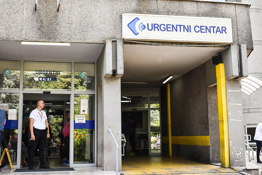 ПОДГОРИЦА, 19. СЕПТЕМБРА /СРНА/ - Седам пацијената упућено је у Ургентни центар Клиничког центра Црне Горе након слијетања аутобуса са коловоза на магистралном путу Цетиње-Будва.