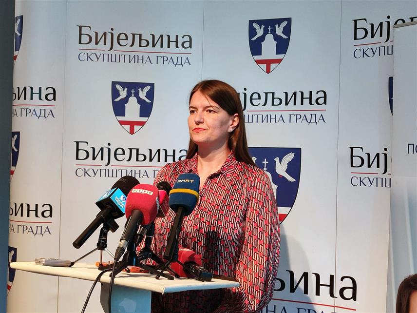 БИЈЕЉИНА, 1. СЕПTЕМБРА /СРНА/ - Бијељински привредници данас су упознати о подстицајима за директна улагања и развој малих и средњих предузећа и предузетништва, за које је у буџету Републике Српске предвиђено 14,5 милиона КМ, а право учешћа има укупно 1.900 привредних субјеката у Српској, изјавила је помоћник министра привреде и предузетништва Ивана Сандић Благојевић.

