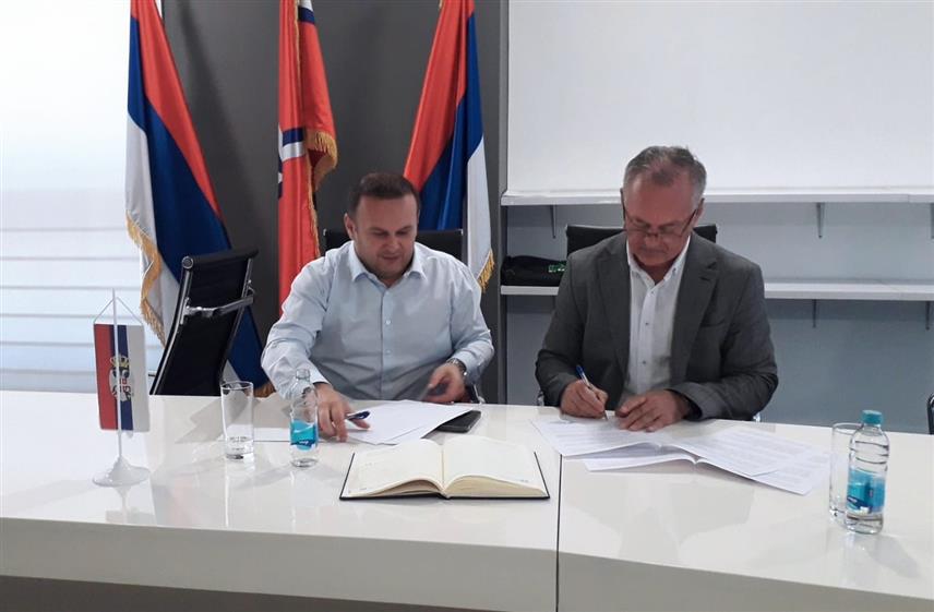 ИСТОЧНО САРАЈЕВО, 20. СЕПТЕМБРА /СРНА/ - Градоначелник Источног Сарајева Љубиша Ћосић и предсједник Борачке организације Источно Ново Сарајево Драгиша Тушевљак.