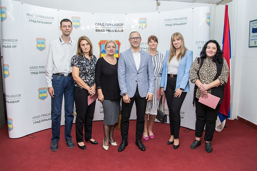 ПРЊАВОР, 20. СЕПТЕМБРА /СРНА/ - Уручење рјешења за додјелу средстава Заједницама етажних власника.