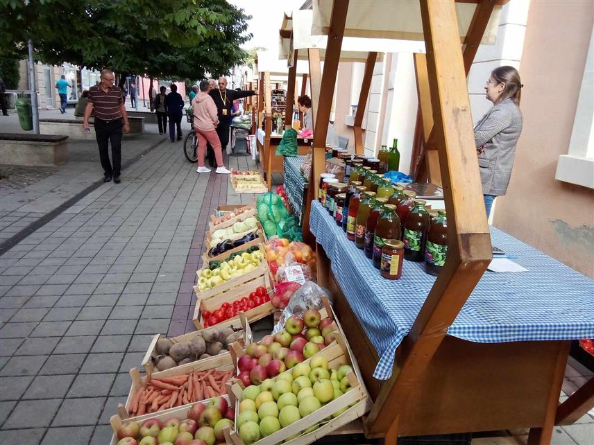 НОВИ ГРАД, 20. СЕПТЕМБРА /СРНА/ - Манифестација "Дани нашег села" у Новом Граду.