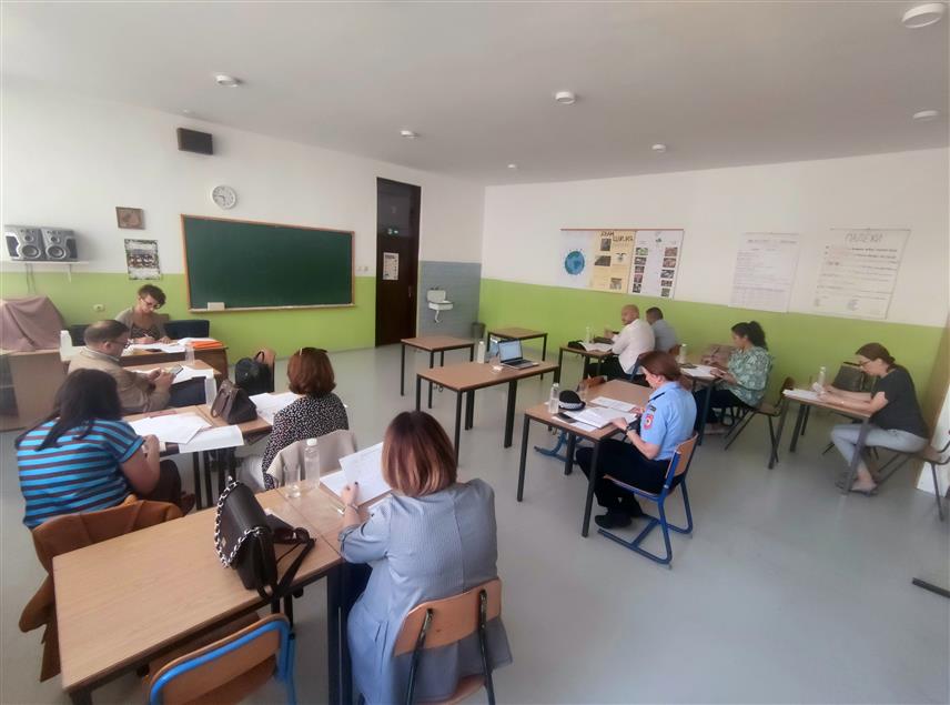 ПРИЈЕДОР, 20. СЕПТЕМБРА /СРНА/ - Састанак мултисекторског тима за борбу против насиља у породици одржан је у Основној школи "Доситеј Обрадовић".