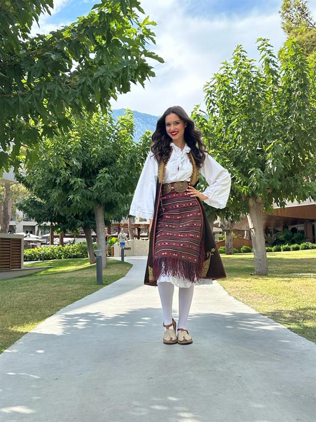 TРЕБИЊЕ, 20. СЕПТЕМБРА /СРНА/ - Tребињка Анђела Јоксимовић, актуелна мис Републике Српске налази се на престижном свјетском такмичењу "Мис Аура интернешнел" у Tурској на коме учествује 50 земаља свијета.