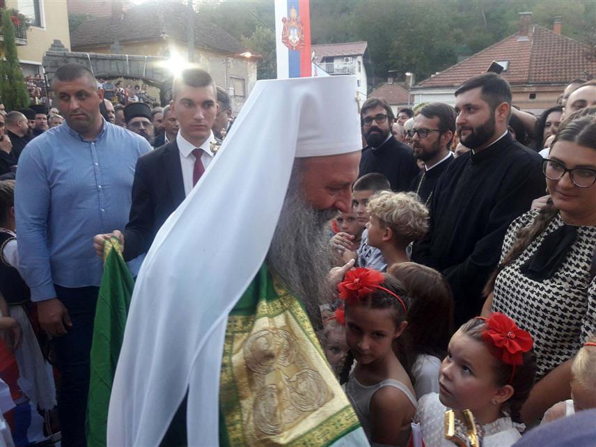 ЗВОРНИК, 20. СЕПТЕМБРА /СРНА/ - Његова светост патријарх српски Порфирије допутовао је у Зворник, гдје му је свечани дочек приређен пред Старим храмом Рођења Светог Јована Крститеља.