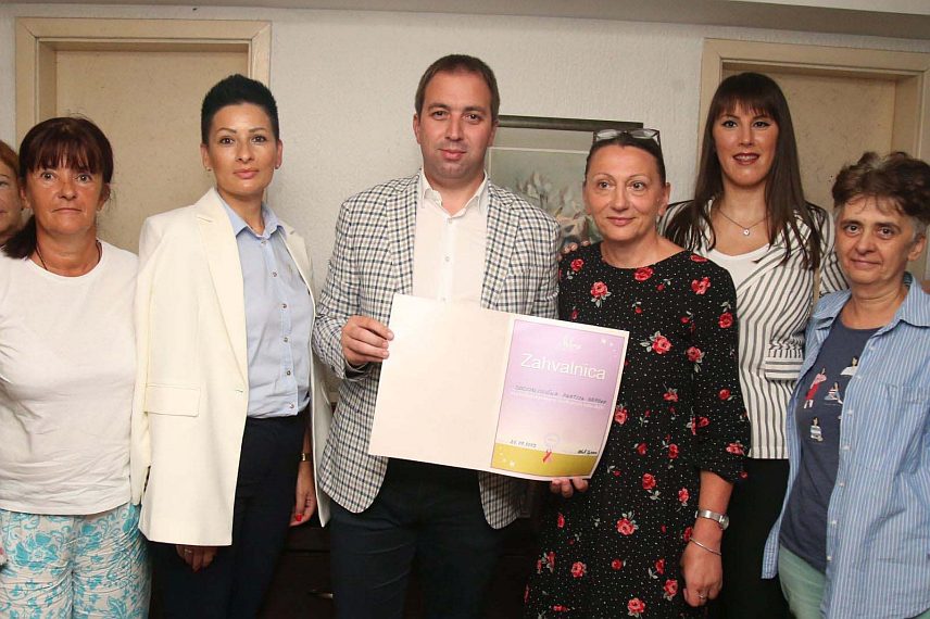 БАЊАЛУКА, 20. СЕПТЕМБРА /СРНА/ - Предсједник Социјалистичке партије Српске Горан Селак током посјете Савезу жена обољелих од рака дојке "Искра" из Бањалуке.