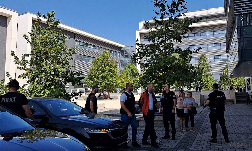 ПРИШТИНА, 21. СЕПТЕМБРА /СРНА/ - У Основном суду у Приштини почело је саслушање тројице јуче ухапшених Срба Илије Елезовића, Драгана Миловића и Зорана Костића.