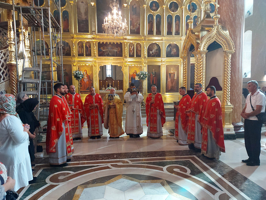 САРАЈЕВО, 21. СЕПТЕМБРА /СРНА/ - У Саборној цркви Рођења Пресвете Богородице у Сарајеву данас је служена литургија поводом храмовне славе Мале Госпојине која се у овој цркви прославаља дуже од вијека и по.