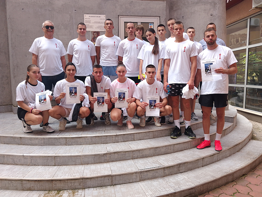 МИЛИЋИ, 21. СЕПTЕМБРА /СРНА/ - Учесници шесте традиционалне трке у мушкој и женској конкуренцији до врха Рајковог торња.