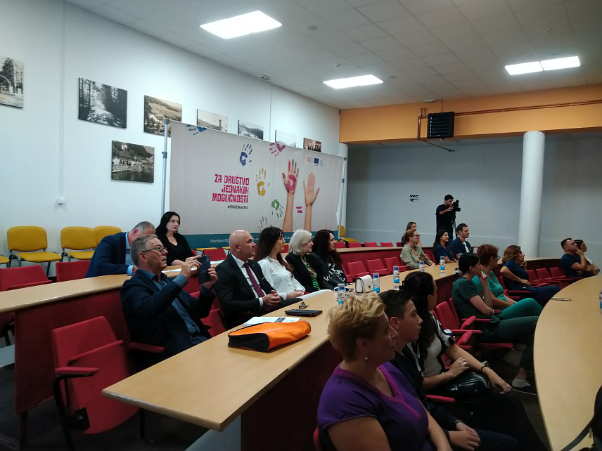 КОЗАРСКА ДУБИЦА, 21. СЕПTЕМБРА /СРНА/ - У Козарској Дубици данас је обиљежено 32 године од Формирања и Дан 11. пјешадијске бригаде. 