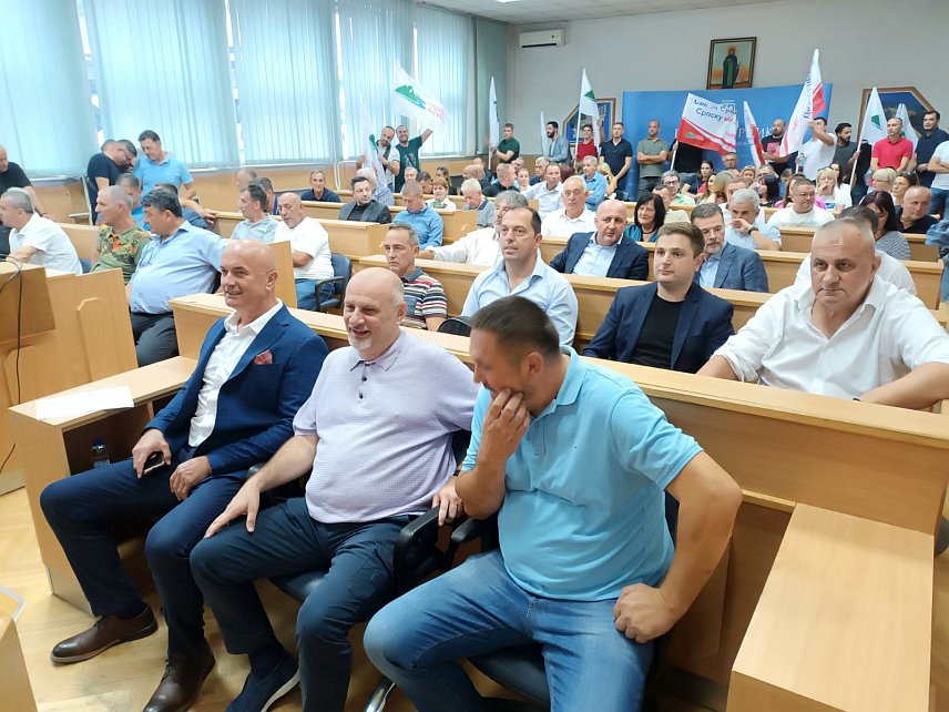 ЗВОРНИК, 21. СЕПТЕМБРА /СРНА/ - У Зворнику је вечерас Оснивачка скупштина еколошко патриотског удружења љубитеља природе „Наша Дрина“ за предсједника овог удружења изабрала Алксандра Деспотовића Црногорца, а за замјеника предсједника игумана манастрира Карно оца Луку.