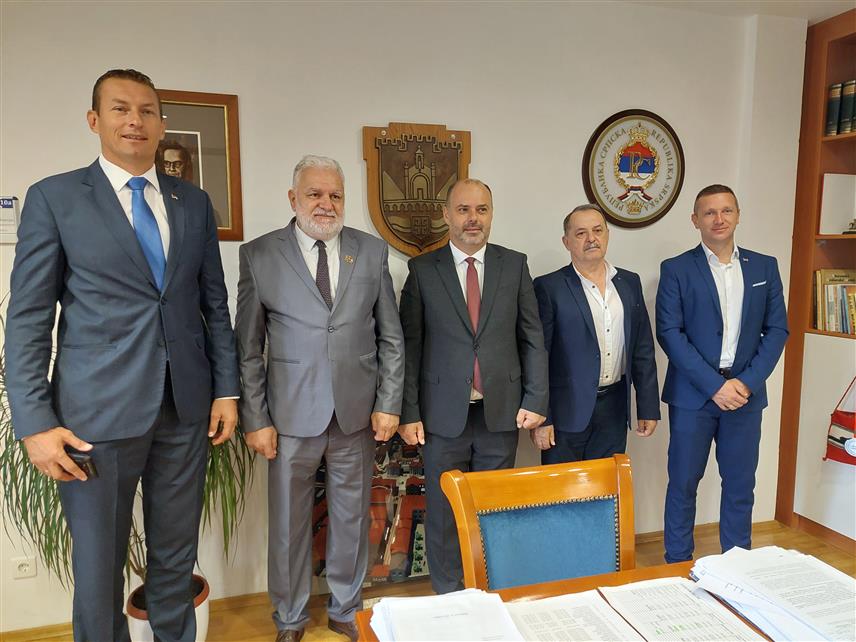 	ВИШЕГРАД, 21. СЕПТЕМБРА /СРНА/ - Састанак представника општина Вишеград и Херцег Нови.