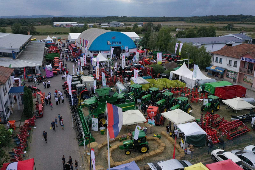 БИЈЕЉИНА, 22. СЕПТЕМБРА /СРНА/ - Међународни сајам пољопривреде, лова и риболова "Интерагро" у Бијељини оправдао је очекивања организатора, 151 излагача из земаља региона и више од 7.000 посјетилаца, изјавио је Срни Ратомир Драганић, вршилац дужности директора предузећа "Град" које је организатор Сајма.