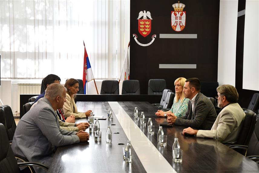 КРАЉЕВО, 22. СЕПТЕМБРА /СРНА/ - Градоначелник Краљева Предраг Tерзић истакао је током пријема за делегацију Републике Српске у оквиру манифестације "Дани Српске у Србији" да је сарадња са Републиком Српском веома добра и да очекује да ће у наредним годинама бити још боља.