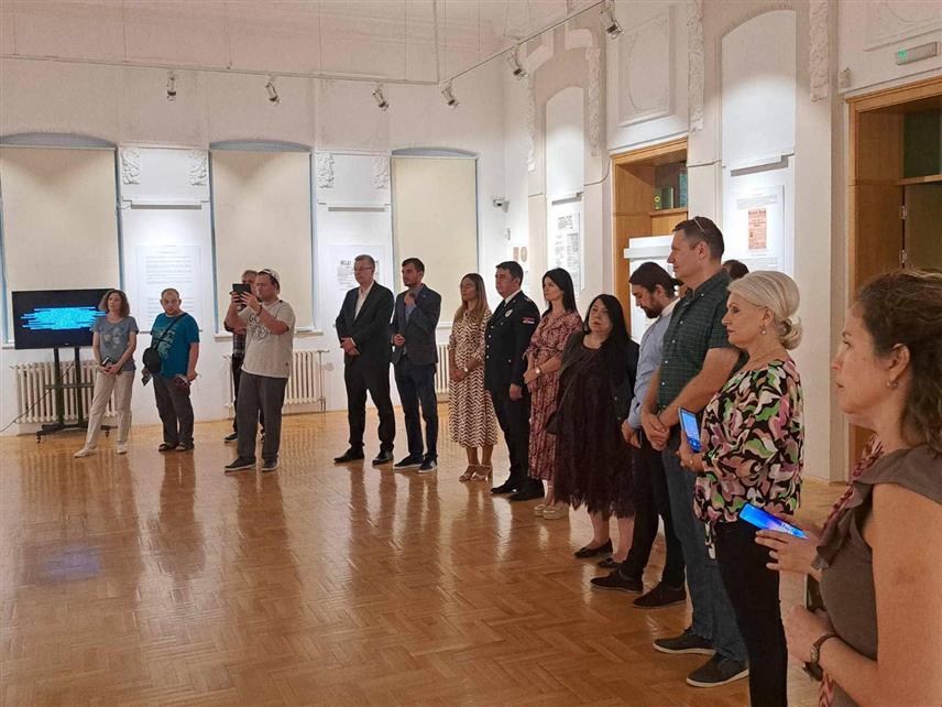 КРУШЕВАЦ, 23. СЕПTЕМБРА /СРНА/ - Изложба фотографија и докумената аутора Tање Tулековић и Дејана Мотла "Концентрациони логор Јасеновац 1941" отворена је у Народном музеју у Крушевцу у оквиру манифестације "Дани Српске у Србији".