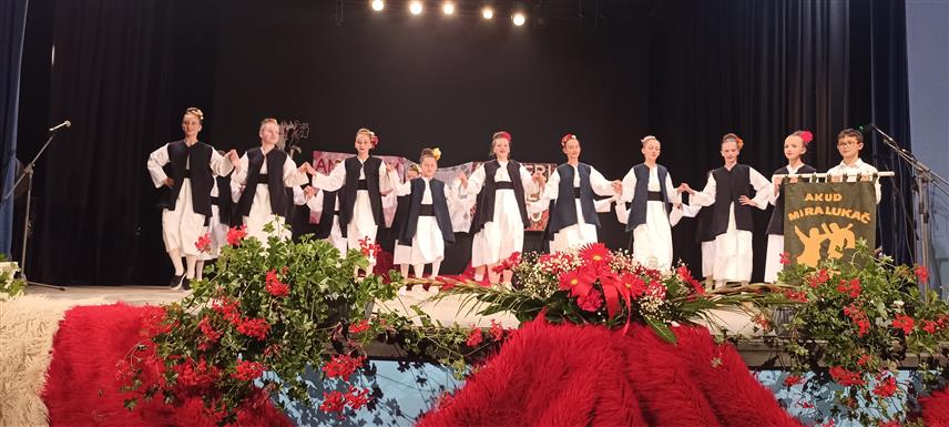 ДРВАР, 23. СЕПТЕМБРА /СРНА/ - Аматерско културно-умјетничко друштвo "Мира Лукач" Дрвар.