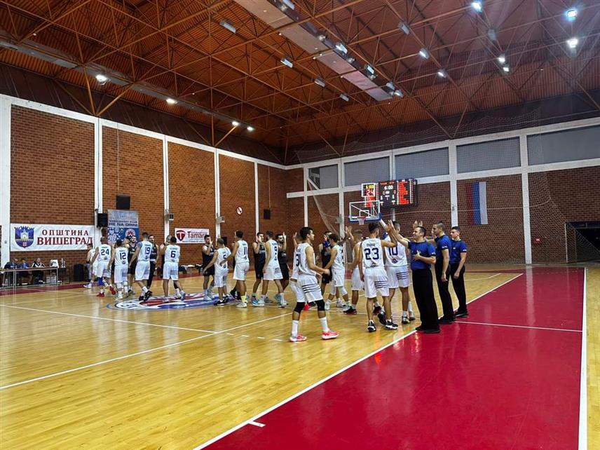 ВИШЕГРАД, 23. СЕПТЕМБРА /СРНА/ - Меморијални кошаркашки турнир "Раде Станимировић", организован у знак сјећања на кошаркаша вишеградске "Варде ХЕ" који је страдао у протеклом Одбрамбено-отаџбинском рату, отворен је синоћ у спортској дворани Вишеград.