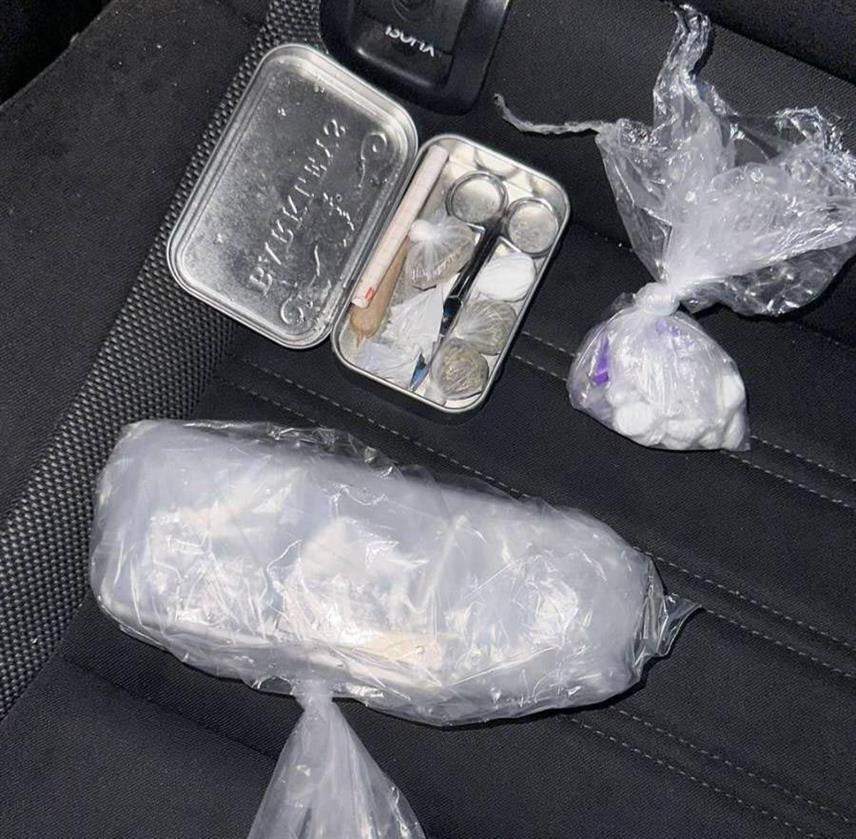 ДОБОЈ, 25. СЕПТЕМБРА /СРНА/ - Добојска полиција ухапсила је лице из овог града чији су иницијали С.С. и В.К. из Тешња код којих је пронашла око 20 грама марихуане и три грама спида.