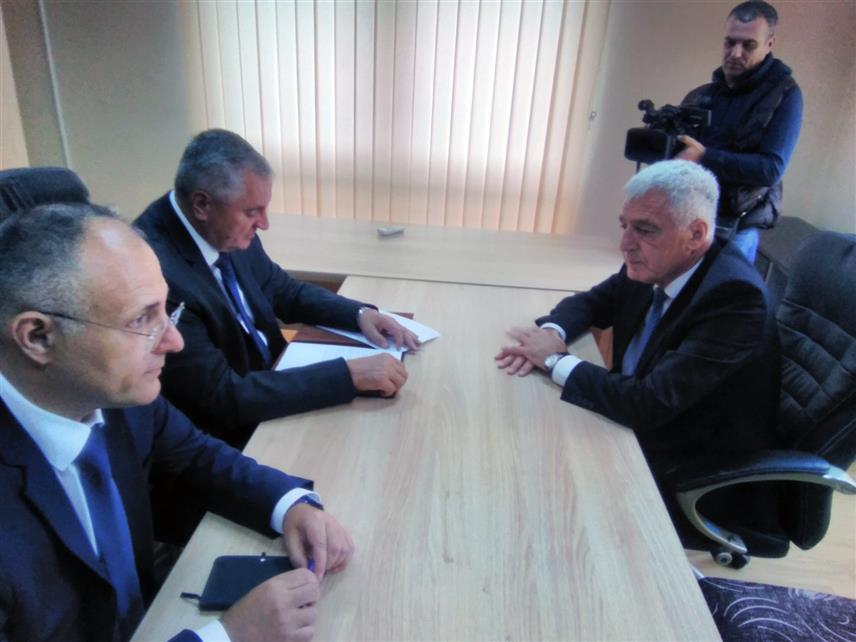 БРАТУНАЦ, 25. СЕПТЕМБРА /СРНА/ - Састанак предсједника Владе Републике Српске Радована Вишковића и начелника општине Братунац Лазара Продановића.