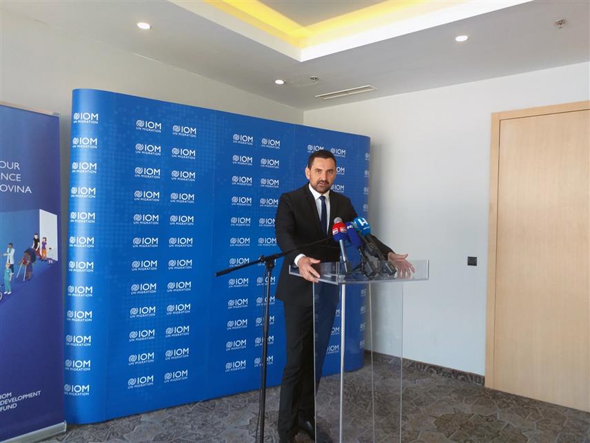 САРАЈЕВО, 26. СЕПТЕМБРА /СРНА/ - Министар за европске интеграције и међународну сарадњу Републике Српске Златан Клокић рекао је да је Влада Републике Српске на почетку свог мандата именовала радну групу за демографску обнову и да је извршена одређена анализа када је о младима ријеч.