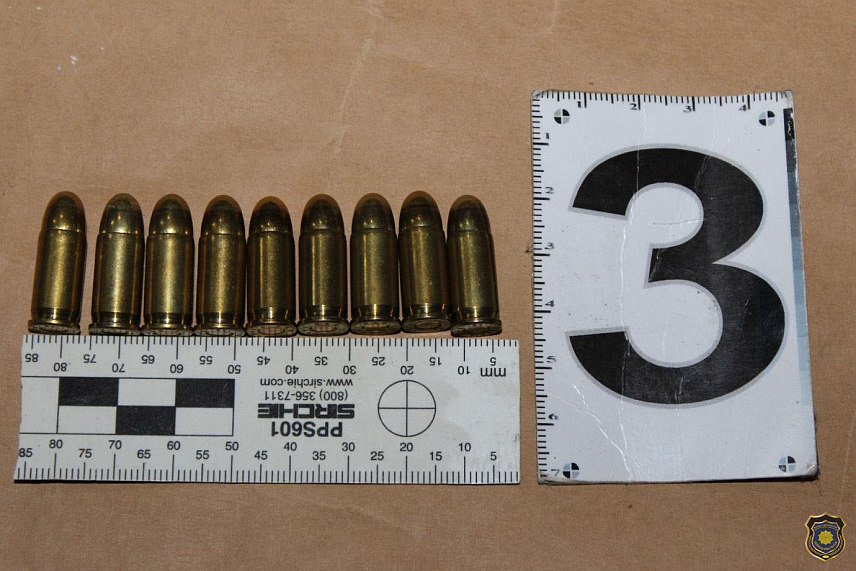 САРАЈЕВО, 26. СЕПТЕМБРА /СРНА/ - Припадници Федералне управе полиције су у двије акције ухапсили два лица и одузели одређену количину дроге и оружја.