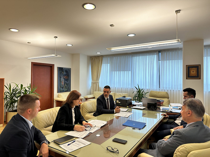 БАЊАЛУКА, 26. СЕПТЕМБРА /СРНА/ - Министар правде Републике Српске Милош Букејловић Током састанка у Бањалуци са предсједником Адвокатске коморе Републике Српске Далибором Мршом.