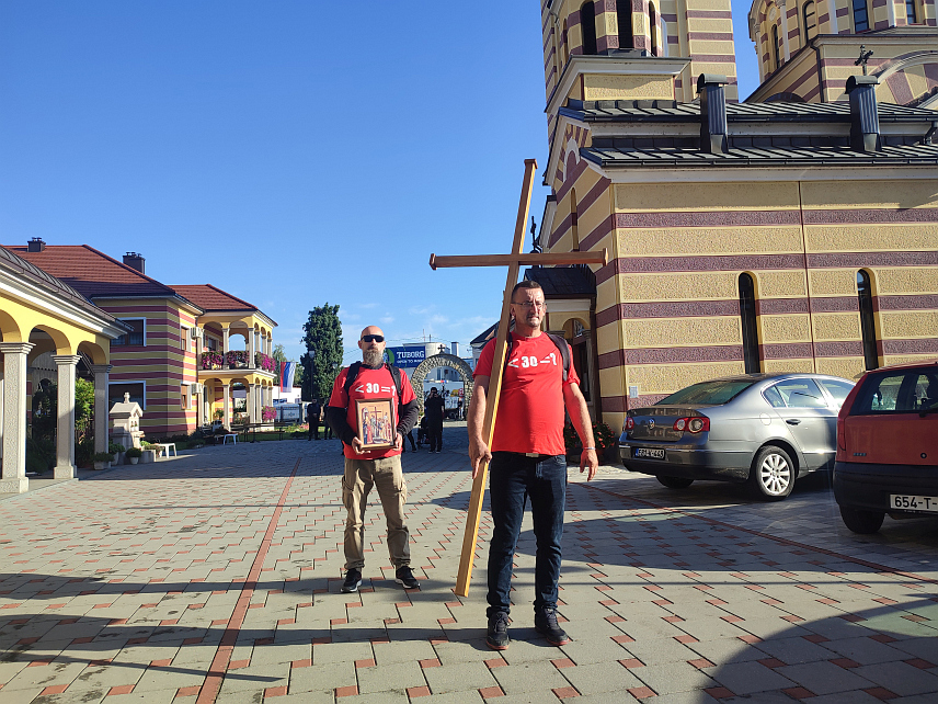 ГРАДИШКА, 27. СЕПТЕМБРА /СРНА/ - Предсједник градишког Удружења за помоћ ментално недовољно развијеним лицима Драгослав Шиник Шиљо започео је јутрос на Крстовдан ходочашће за здравље дјеце са потешкоћама у развоју и њихових родитеља.