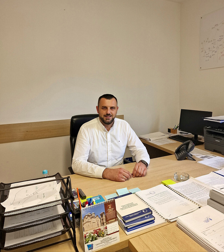 ТРЕБИЊЕ, 27. СЕПТЕМБРА /СРНА/ - Предузеће "Електрохерцеговина" изводе радове на изградњи и реконструкцији електроенергетских објеката.