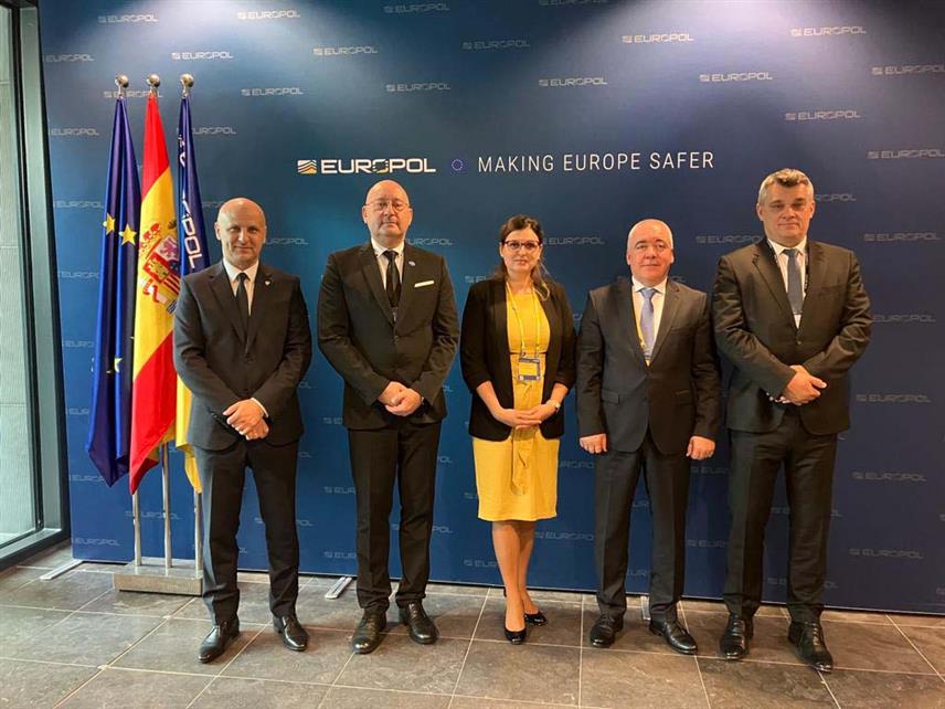 ХАГ, 27. СЕПТЕМБРА /СРНА/ - Директор Граничне полиције БиХ Мирко Купрешаковић, на дводневном Конгресу шефова европских полиција у сједишту Еуропола у Хагу.