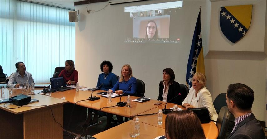 САРАЈЕВО, 27. СЕПТЕМБРА /СРНА/ - Број гојазних особа у БиХ се повећава што утиче на цјелокупно здравље становништва, рекла је данас секретар Министарства цивилних послова у Савјету министара Биљана Чамур Веселиновић.