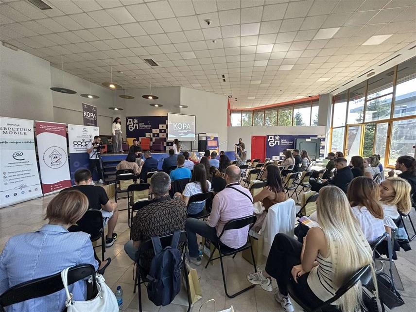 БАЊАЛУКА, 27. СЕПTЕМБРА /СРНА/ - Дводневна Конференција омладинског рада у Републици Српској, која је посвећена јачању омладинског сектора и професионализацији омладинског рада, отворена је данас у бањалучком Дому омладине.