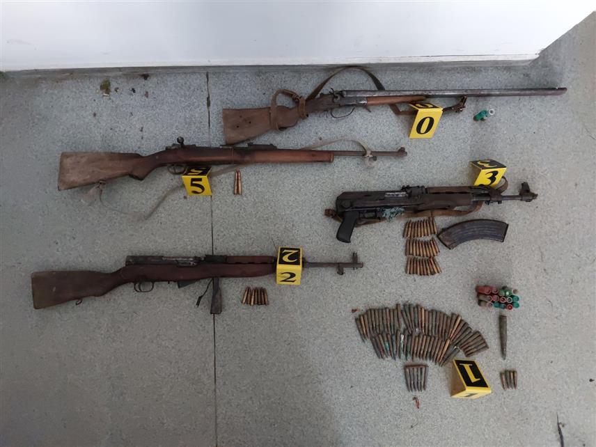 СРЕБРЕНИЦА, 27. СЕПТЕМБРА /СРНА/- Одузето нелегално војно оружје и муниција.