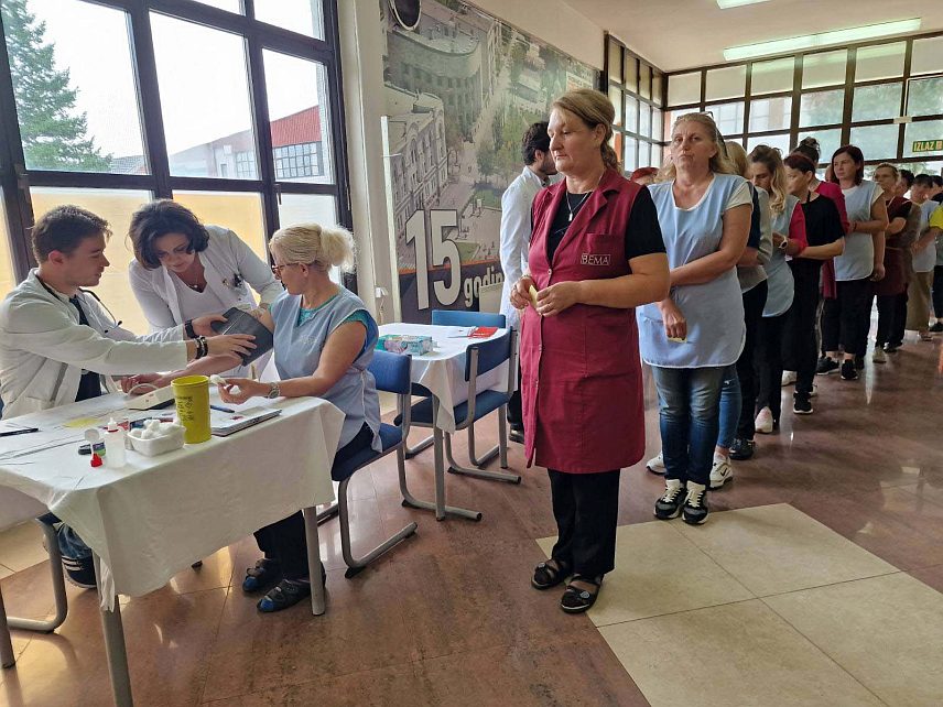БАЊАЛУКА, 27. СЕПТЕМБРА /СРНА/ - Дом здравља у Бањалуци је ове године обиљежио Свјетски дан срца - 29. септембар, бесплатним превентивним прегледом радника у Фабрици обуће "Бема", којим је било обухваћено 374 запослених, гдје је код њих 67 одсто утврђен неки од фактора ризика.