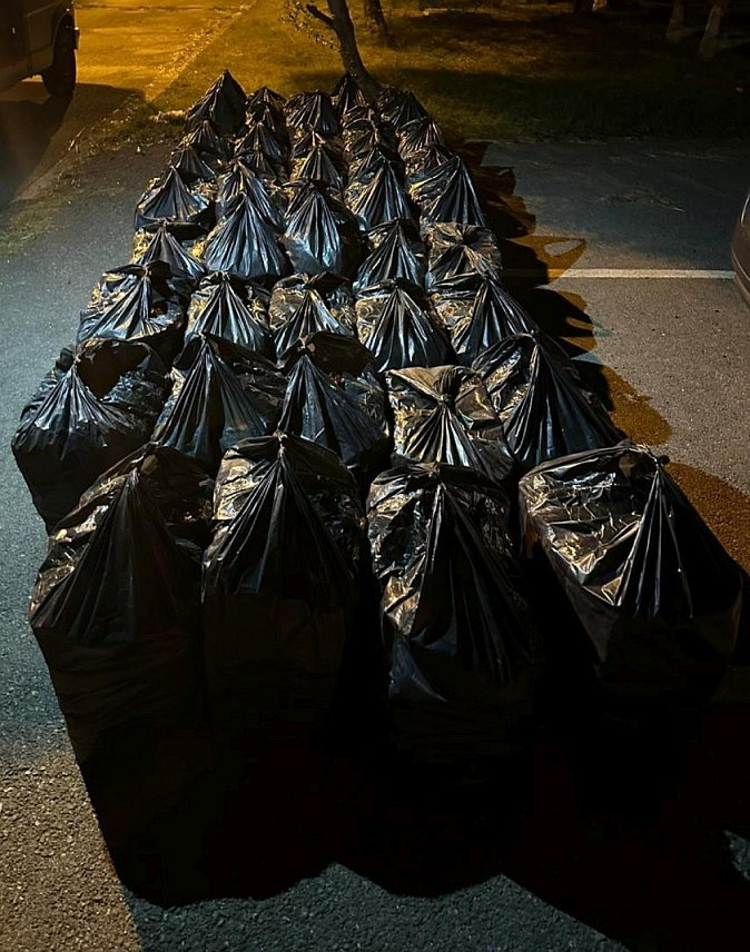 ПОДГОРИЦА, 27. СЕПТЕМБРА /СРНА/ - Службеници граничне полиције Улцињ су спријечили кријумчарење цигарета и резаног дувана из Републике Албаније у Црну Гору и процесуирали три лица.