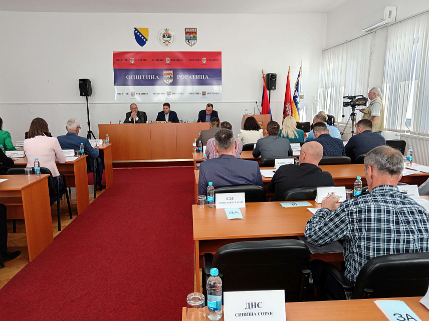РОГАTИЦА, 27. СЕПTЕМБРА /СРНА/ - Сједница Скупштине општине /СО/ Рогатица.