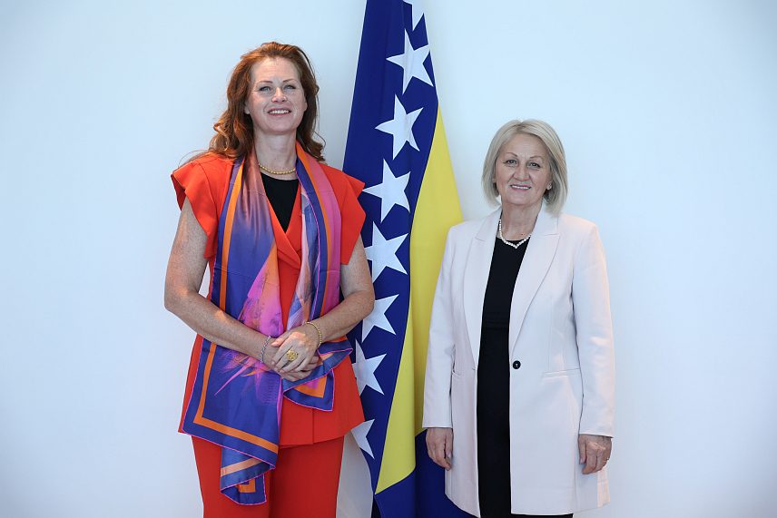 САРАЈЕВО, 27. СЕПТЕМБРА /СРНА/ - Предсједавајућа Савјета министара Борјана Кришто разговарала је данас у Сарајеву с резидентним координатором УН у БиХ Ингрид Мекдоналд.