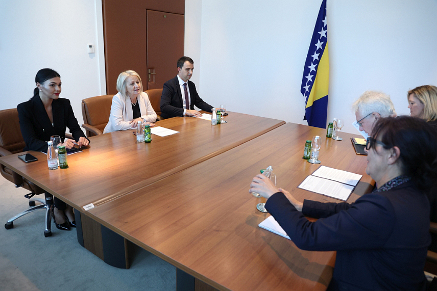 САРАЈЕВО, 27. СЕПТЕМБРА /СРНА/ - Предсједавајућа Савјета министара Борјана Кришто током разговора са америчким амбасадором Мајклом Марфијем.