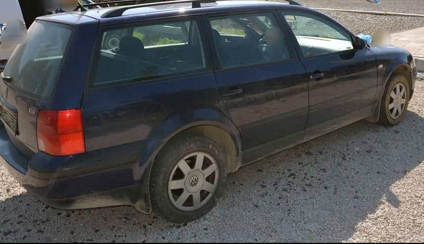 ДОБОЈ, 28. СЕПТЕМБРА /СРНА/ - Полиција је у Добоју ухапсила лице из овог града чији су иницијали Ђ.Н. због крађе аутомобила "пасат", а током привођења од осумњиченог је одузета ручна бомба, саопштено је из добојске Полицијске управе.