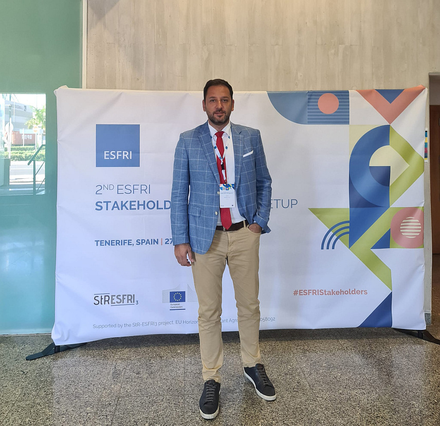 БАЊАЛУКА/ТЕНЕРИФИ, 28. СЕПТЕМБРА /СРНА/ - Директор Агенције за идентификационе документе, евиденцију и размјену података /ИДЕЕА/ БиХ Алмир Бадњевић присуствује на Тенерифама на ЕСФРИ форуму, који се одржава с циљем подршке активностима у развоју научноистраживачких инфраструктура на западном Балкану и обезбјеђивања бољег приступа изворима финансирања.