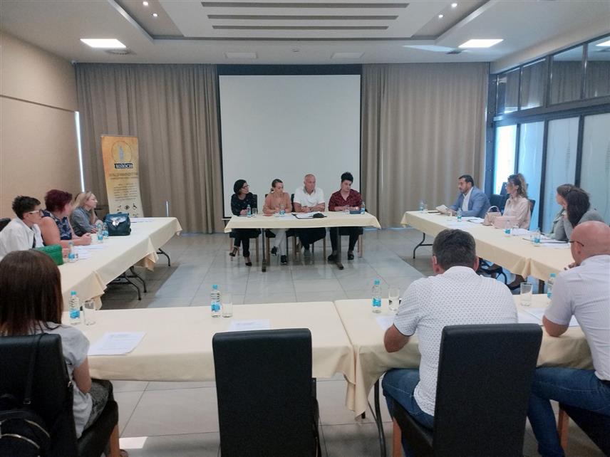 БИЈЕЉИНА, 28. СЕПТЕМБРА /СРНА/ - Учесници округлог стола о запошљавању жена са инвалидитетом у Бијељини "Овдје сам - видљива и поносна", који је организовала Коалиција удружења особа са инвалидитетом "Колоси", истакли су да очекују подршку друштва.