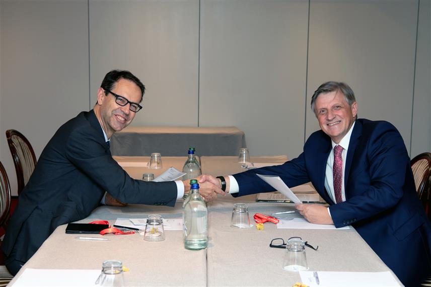 САРАЈЕВО, 28. СЕПТЕМБРА /СРНА/ - У Женеви је потписан Споразум о наставку Програма билатералне помоћи и изградње капацитета централних банака /БЦЦ/ који се реализује уз подршку Владе Швајцарске, чиме је озваничен почетак реализације треће фазе вишегодишњег партнерства, за период од 2023. до 2028. године.