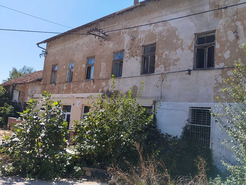 БИЛЕЋА, 28. СЕПТЕМБРА /СРНА/ - У Билећи је у плану градња новог стамбено-пословног објекта на мјесту садашње скоро урушене зграде Старог кина, што ће бити значајно због урбанистичког уређења и модернизације центра ове општине, речено је Срни у Општинској управи.