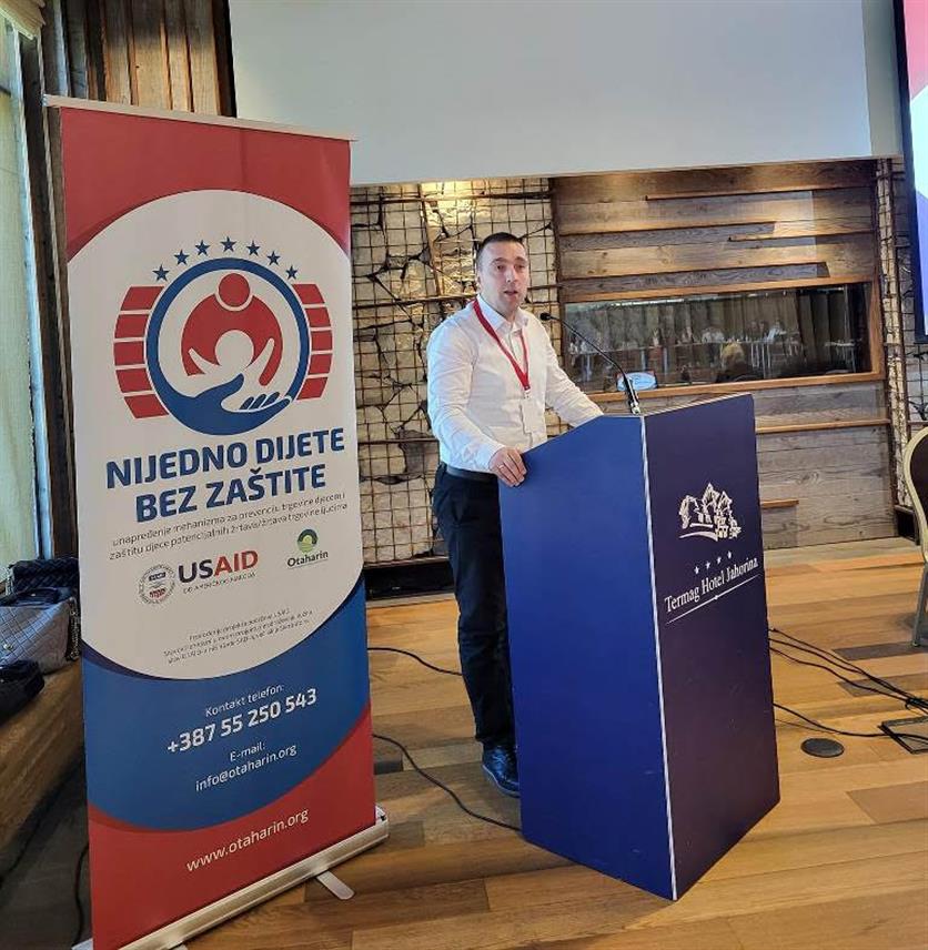 ЗВОРНИК, 28. СЕПТЕМБРА /СРНА/ - У Зворнику је завршен пројекат "Ниједно дијете без заштите – унапређење механизама за превенцију трговине дјецом и заштиту дјеце потенцијалних жртава трговине људима", који је подржао УСАИД, а чији је резултат оспособљавање кадрова у локалним срединама да одговоре на изазове трговине дјецом.