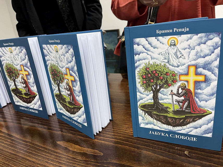 КОЗАРСКА ДУБИЦА, 28. СЕПТЕМБРА /СРНА/ - На хуманитарно-поетској вечери и промоцији збирке пјесама "Јабука слободе" свештеника Бранка Репаје од продаје књига прикупљено је и уплаћено 4.325 КМ за изградњу куће породици Ђекић из Козарске Дубице.