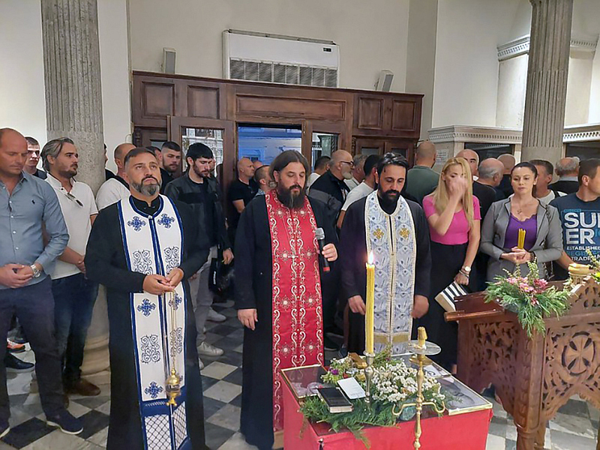 ХЕРЦЕГ НОВИ, 29. СЕПТЊМБРА /СРНА/ - У цркви Светог архангела Михаила у Херцег Новом служен је помен Србима пострадалим у Бањској на Косову и Метохији.