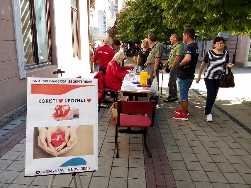 НОВИ ГРАД, 29. СЕПТЕМБРА /СРНА/ - Око 100 грађана Новог Града данас је обавило бесплатну контролу крвног притиска и шећера у крви у акцији коју је Дом здравља организовао поводом 29. септембра - Свјетског дана срца.